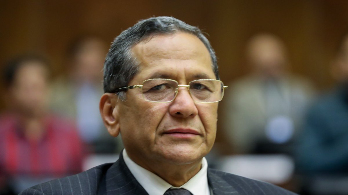 El asambleísta Luis Almeida del PSC votó a favor del informe de las pensiones vitalicias.