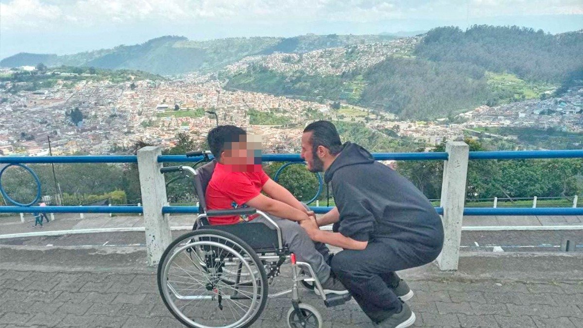 Ariel fue diagnosticado con Duchenne hace cinco años. Su padre ha hecho de todo para ‘comprarle’ más tiempo.