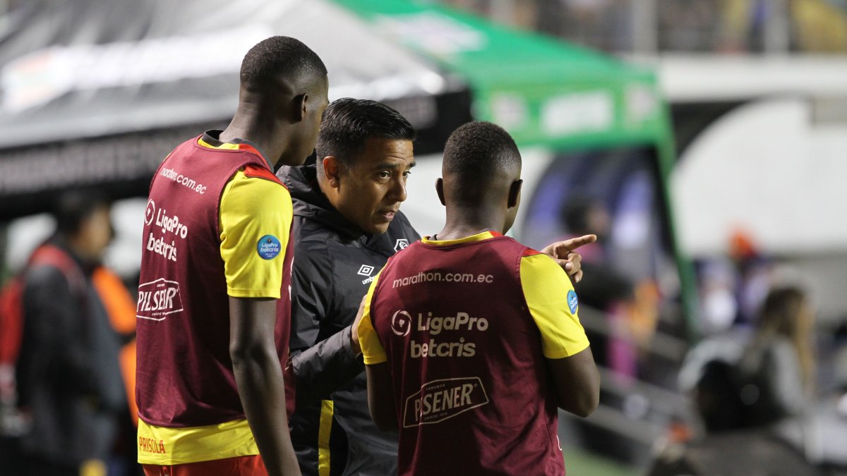 Farías es el técnico campeón del fútbol ecuatoriano y buscará el bicampeonato con Aucas. No ha perdido ningún partido.