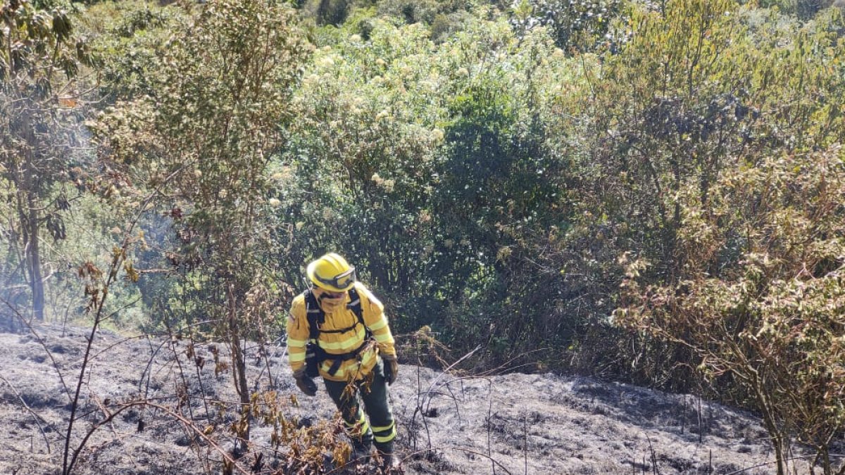 Bomberos informaron que no existe ningún riesgo para las infraestructuras de la zona.