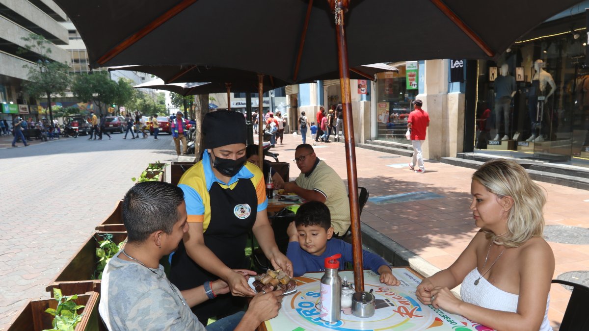Dinamismo. La plaza Rocafuerte tiene potencial para que se convierta en otra calle Panamá.