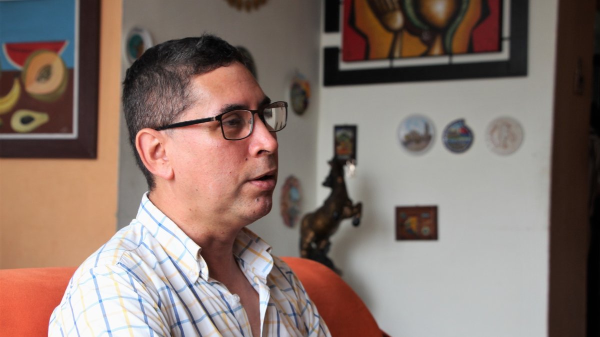 Trabajo. A diferencia de Ecuador, no se hace oficina en el Municipio.