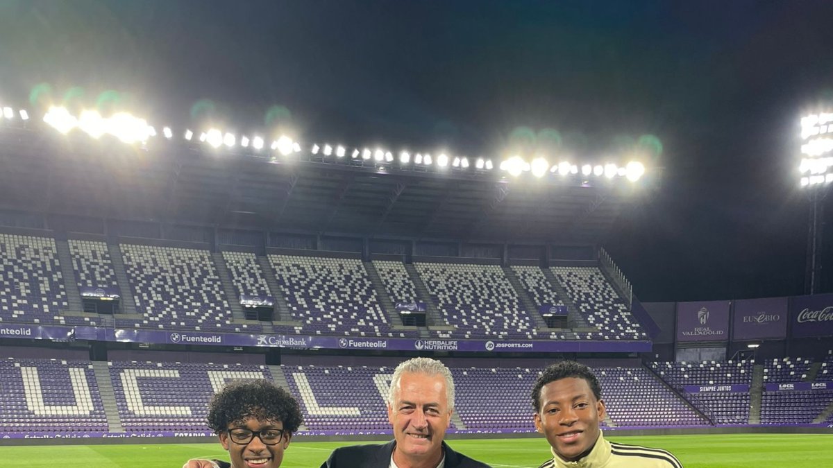 Bryan Jiménez entrevistó al profesor Gustavo Alfaro en su visita a su hermano, Gonzalo Plata.