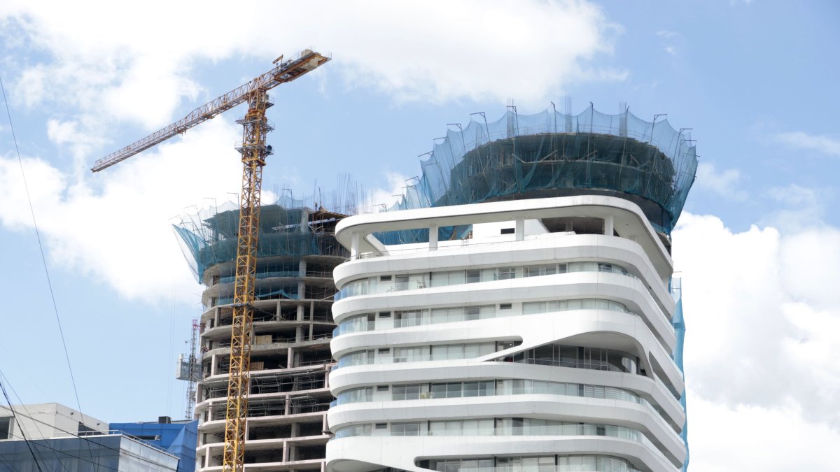 Formales. Desde 2017, Quito se proyectó hacia las alturas. Las constructoras han optado por los mini rascacielos ante la falta de espacio a lo largo y ancho de la ciudad.