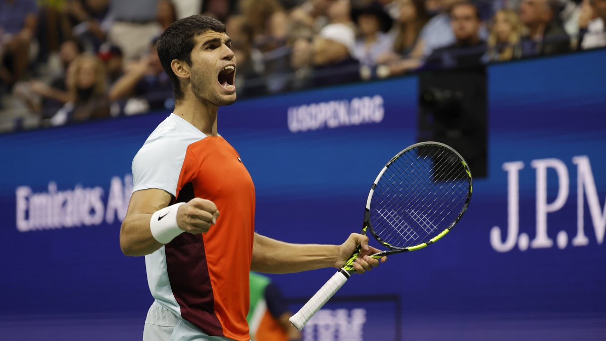 El español celebras tras vencer en más de dos horas a Casper Ruud.