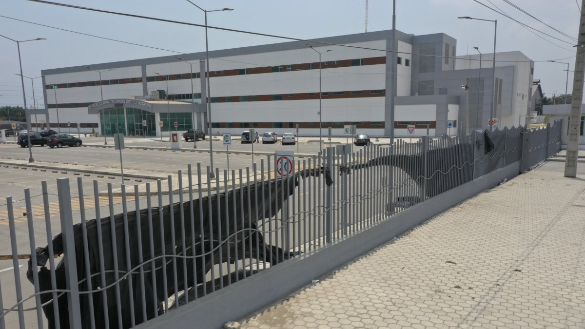 Hospital. El edificio se encuentra completamente construido, pero sin brindar atención.