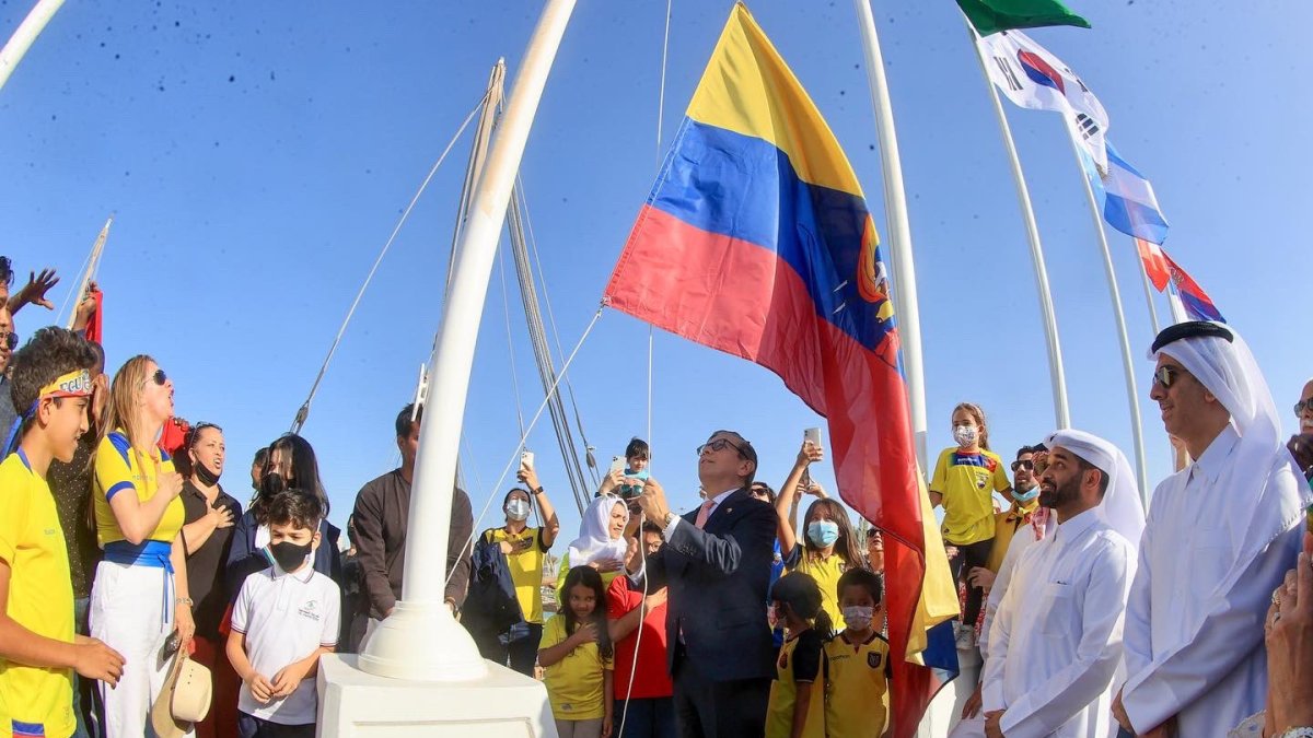 El 30 de marzo pasado ya se realizó la izada de las 32 banderas de los participantes al Mundial. Ahora se presentó las estampillas