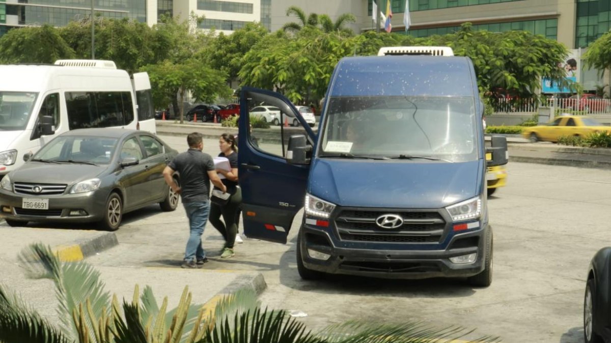 La empresa ofrece paquetes turísticos y estos en ocasiones incluyen enlaces con transportes autorizados y con permisos de la ANT, aseguran