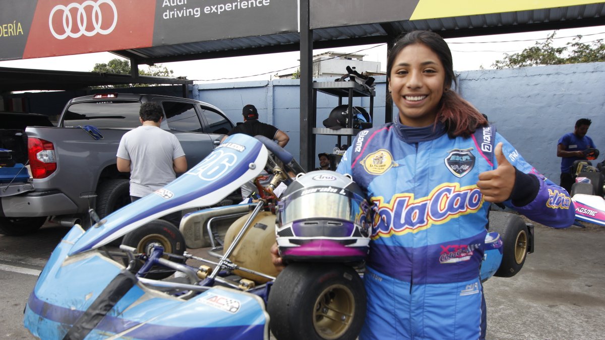 Con apenas 14 años, la piloto está en el mundo motor desde los 8 en que se subió a su primer kart. Hoy tiene ya recorrido sudamericano y local. Anhela la Fórmula 3.