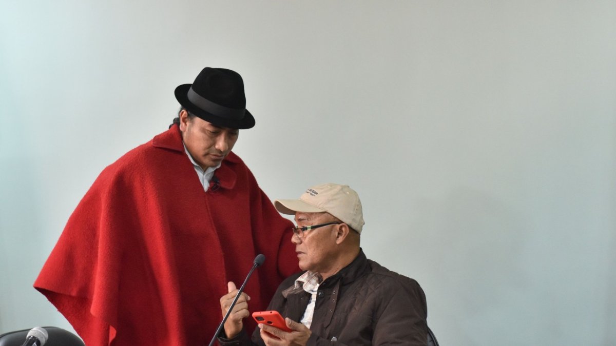 Evento. Leonidas Iza y Gary Espinosa en rueda de prensa hoy en Quito.