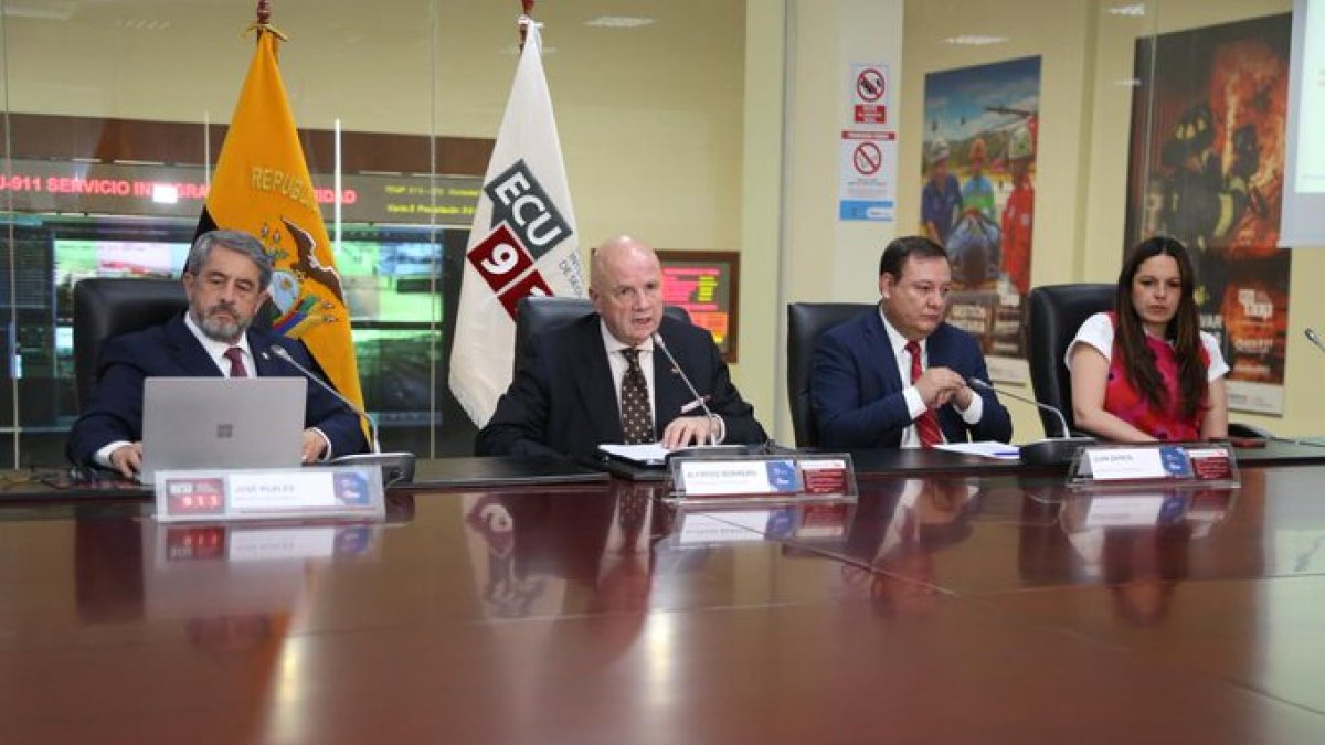 Autoridades del COE Nacional durante la rueda de prensa de este martes 13 de septiembre de 2022 en Quito.