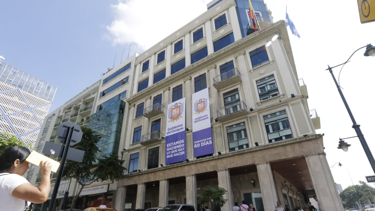 Edificio de la Prefectura del Guayas. En el presente periodo, esta institución se quedó sin su titular, Carlos Luis Morales, quien murió en medio de investigaciones por supuesta corrupción. Asumió Susana González.