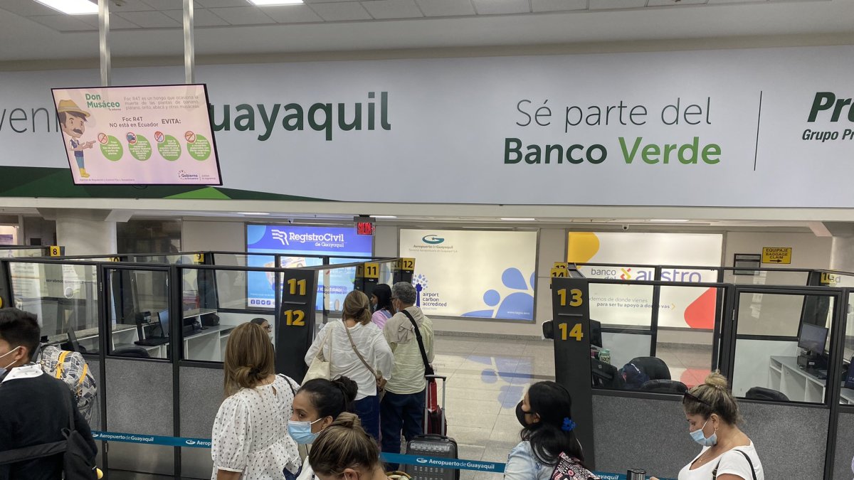 Área de Migración de los arribos del Aeropuerto de Guayaquil José Joaquín de Olmedo.