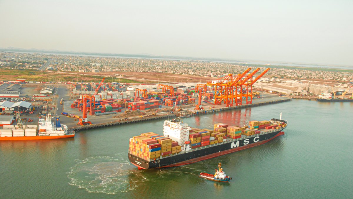 Comercio.- Las actividades de comercio exterior en el Puerto de Guayaquil.