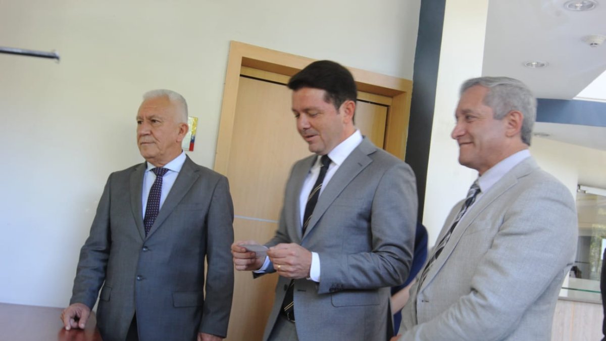 El lunes pasado el Gobierno entregó las preguntas y los anexos a la Corte Constitucional.