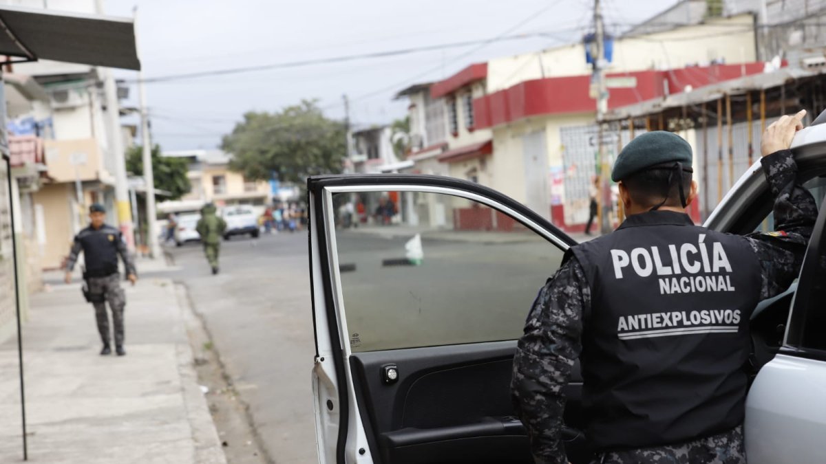 Los peritos acordonaron más de una manzana de la zona