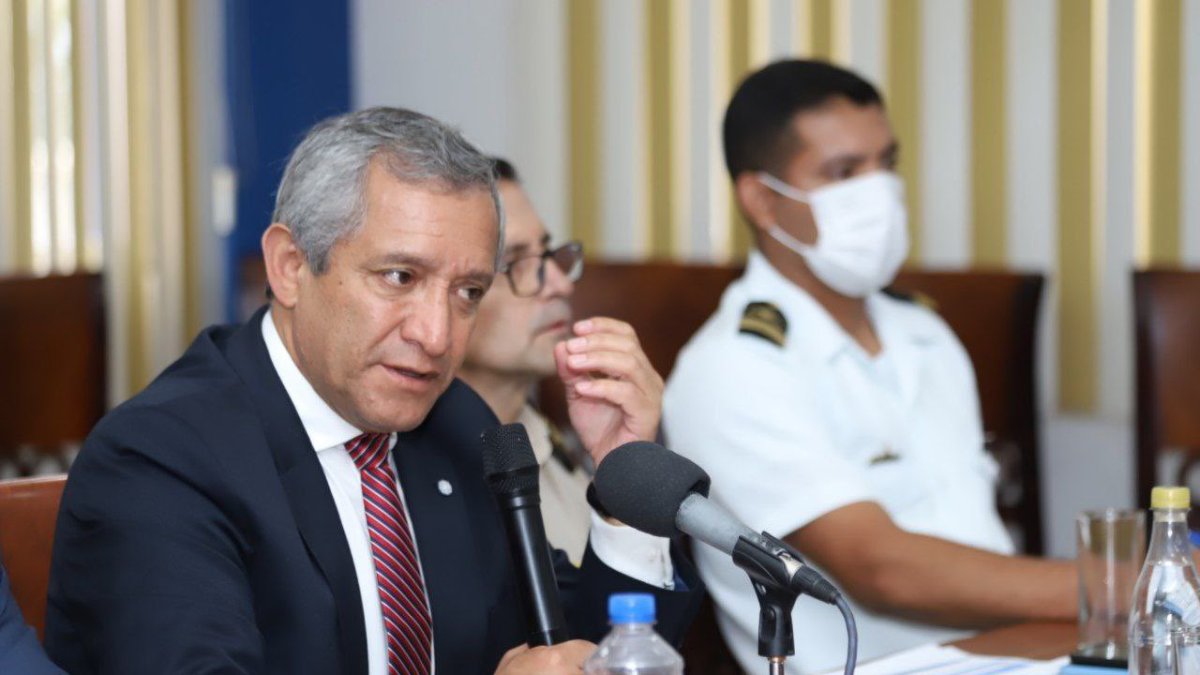 El ministro del Interior, Patricio Carrillo, señaló que la búsqueda será en la Escuela y sus alrededores.