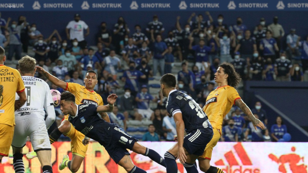 En los Clásicos del Astillero, las zagas de Emelec y Barcelona son determinantes.