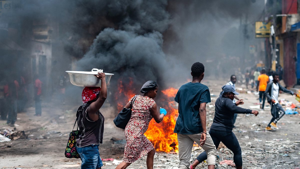 Las protestas se dan por el anuncio que volverán a incrementar los precios de los combustibles