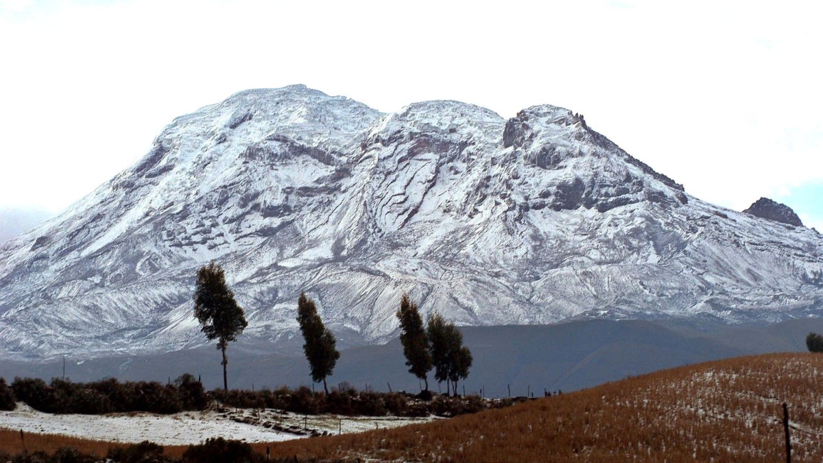 El volcán Chimborazo ubicado en la Cordillera Occidental de Ecuador, en una fotografía de archivo.
