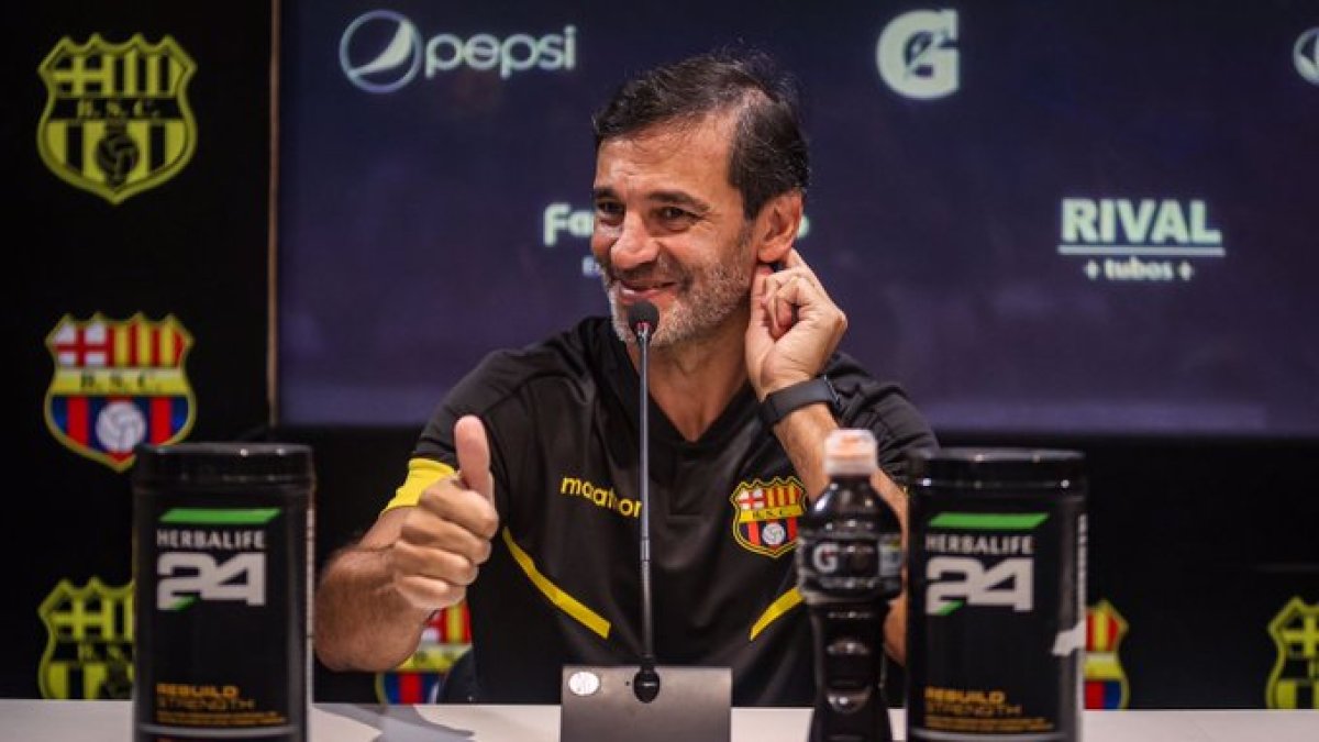 Fabián Bustos en rueda de prensa.