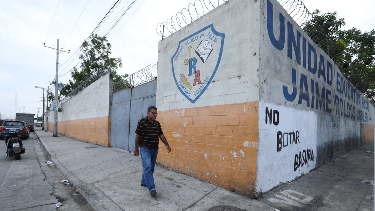 El colegio Jaime Roldós Aguilera está ubicado en el sector de Fertisa, sur de la ciudad.