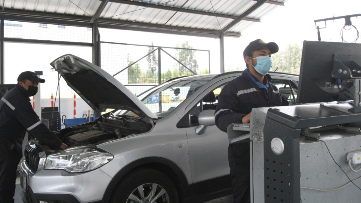 Revisión técnica. Los autos son sometidos al mismo procedimiento que en Quito.