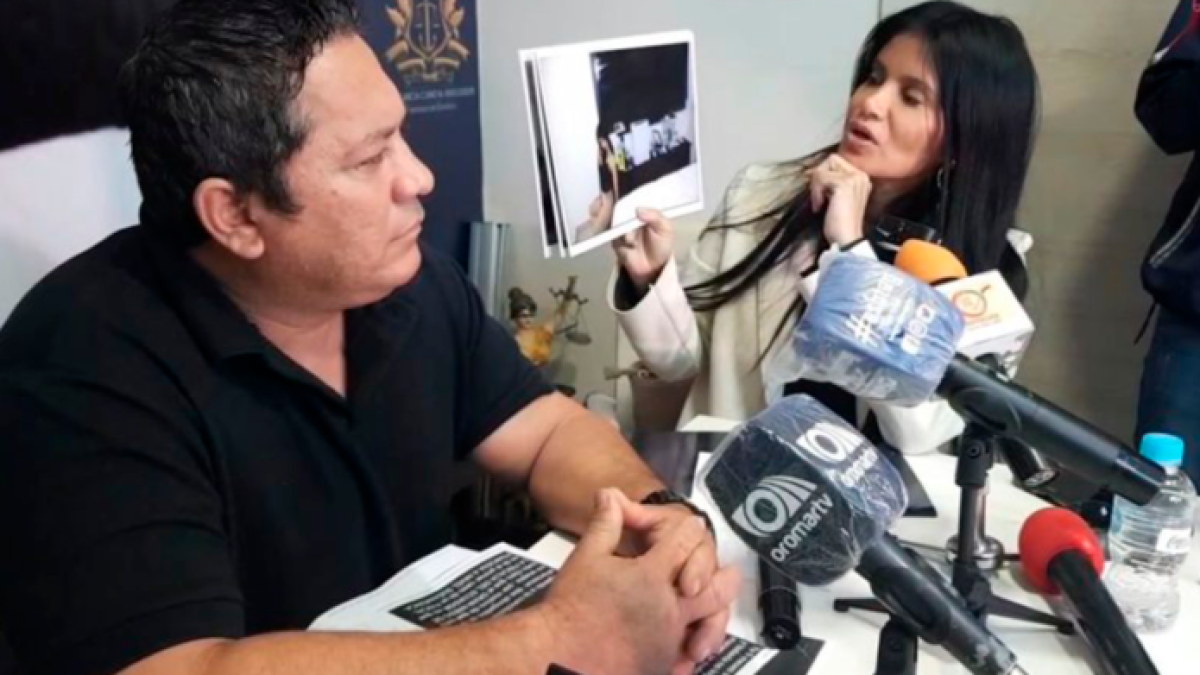 Escenario. La familia de Naomi Arcentales muestra foto del cuerpo de su hija sin vida y asegura que ella no se suicidó. 