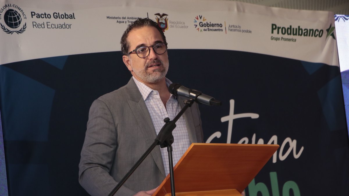 El ministro de Ambiente y Transición Ecológica, Gustavo Manrique, asumió el cargo con el Gobierno de Lasso.