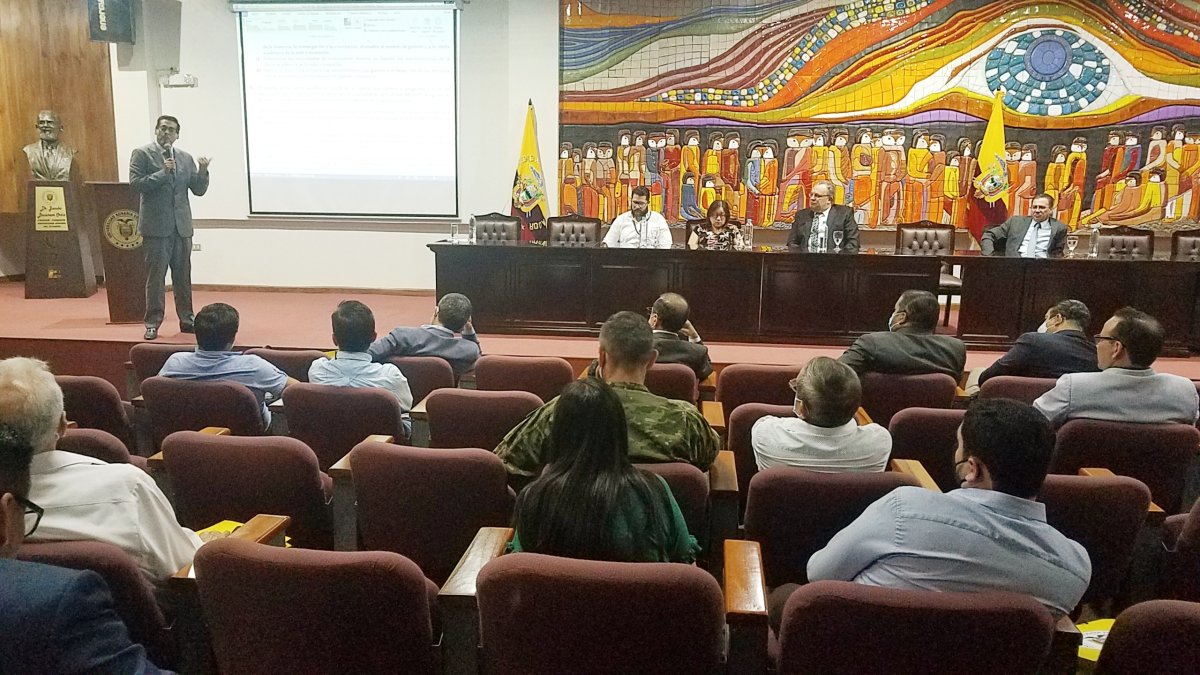 Pablo Beltrán, presidente del CES, hizo una presentación inicial de la propuesta de reforma.