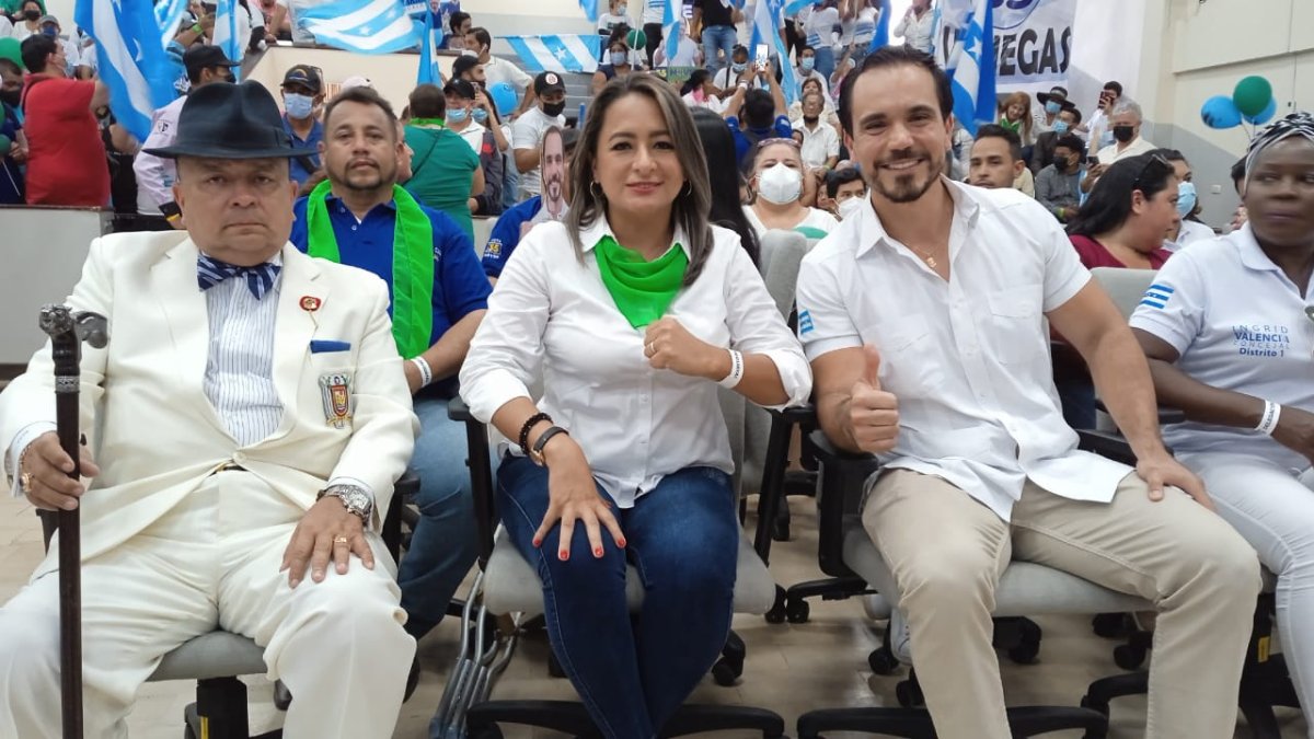 Inscripción. Héctor Vanegas encontró en Mover apoyo para su candidatura a la Prefectura del Guayas.