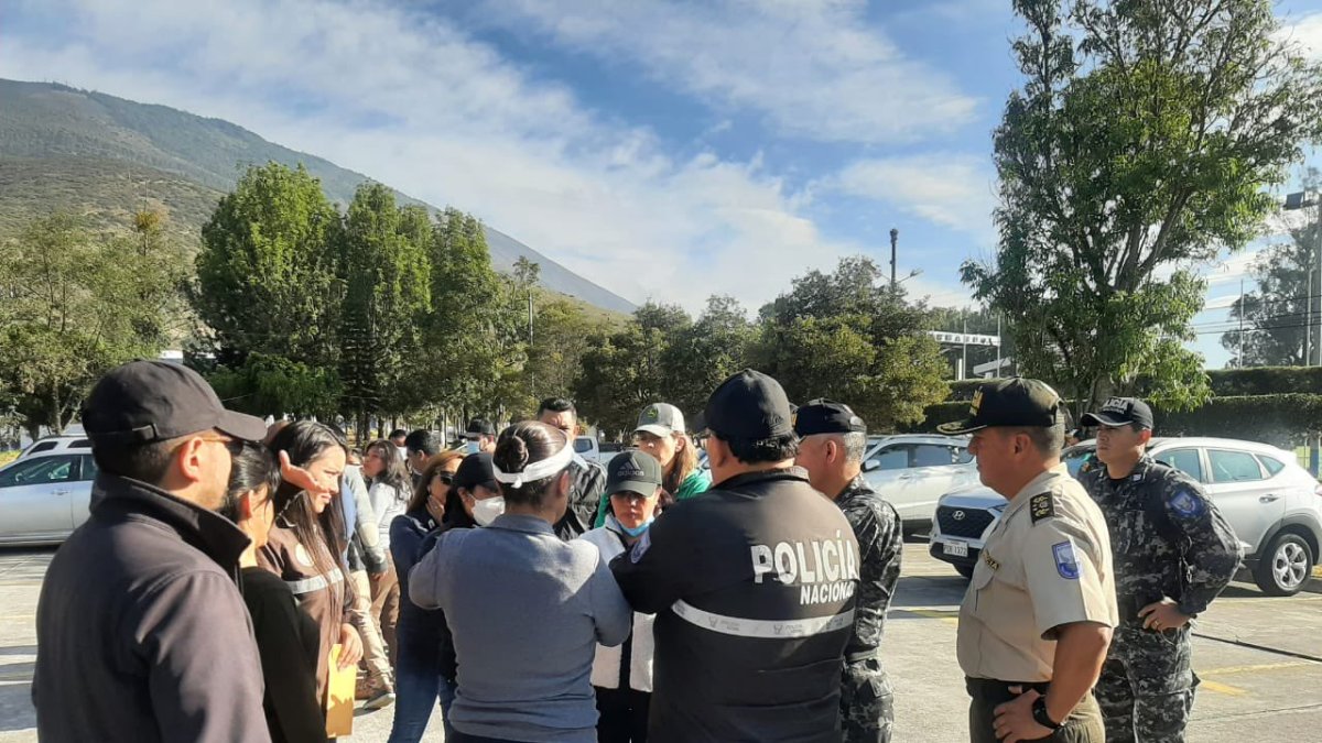 Hoy a la búsqueda se sumaron 40 familiares de la abogada desaparecida.