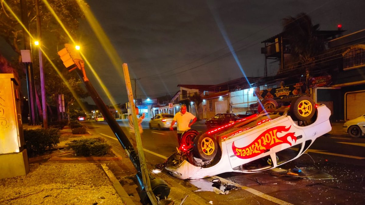 El percance habría sido reportado cerca de las 02:11, la alerta se la dio tanto a la Agencia de Tránsito y Movilidad