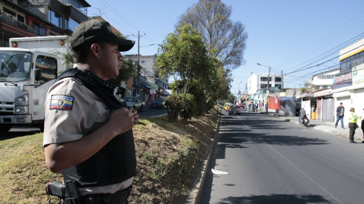 Operativos. En la mañana, cada 30 minutos, en diferentes puntos, los uniformados policiales realizan control de armas y antecedentes a conductores de autos y motocicletas.