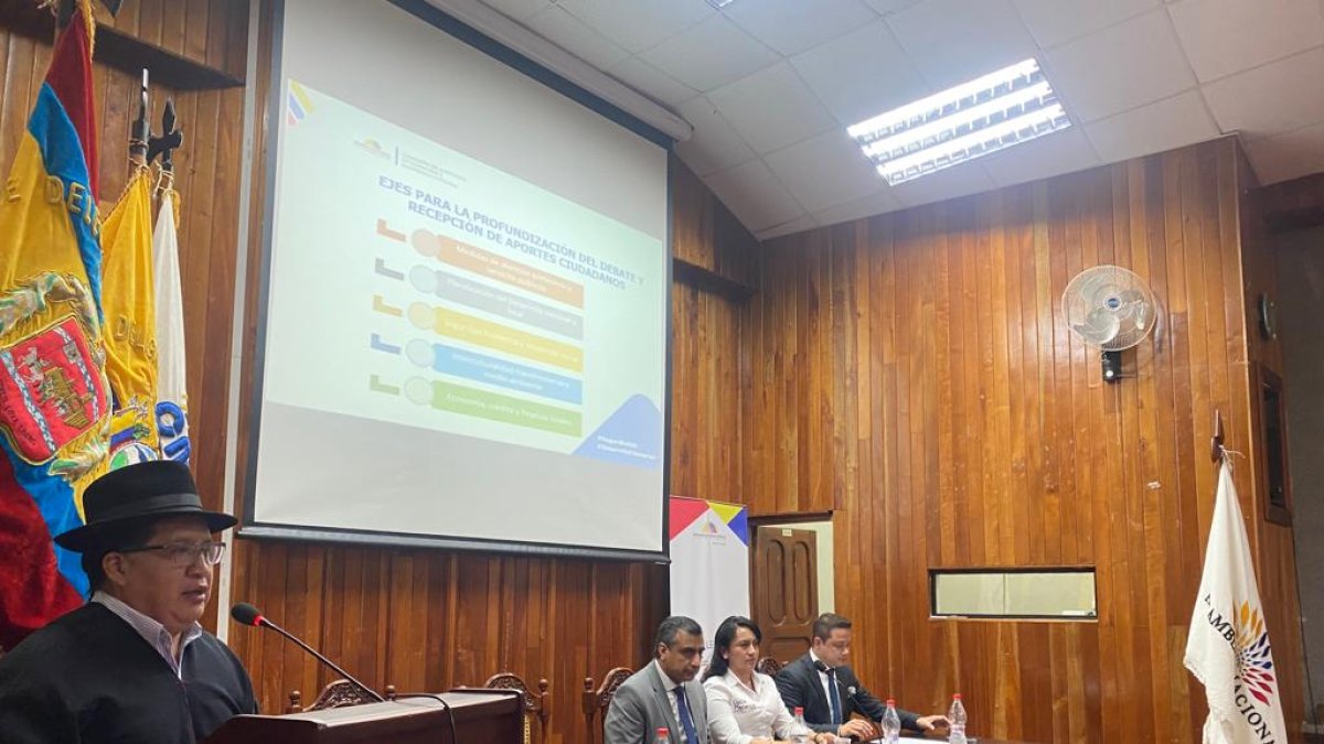 Consultas. Varios legisladores acudieron a los encuentros convocado por la mesa de Seguridad.