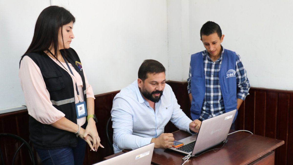 Soporte. Los partidos políticos aceleraron las inscripciones de sus candidatos el fin de semana.