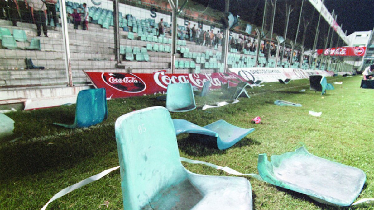 Las sillas del estadio Capwell fueron sacadas de su lugar por incidentes ocasionados por la Sur Oscura en el 2006.