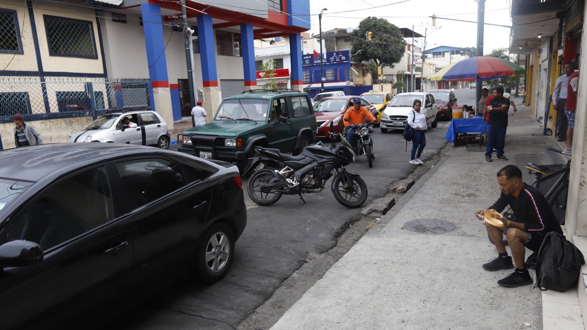 El intento de asesinato a tres personas ocurrió en un sector comercial del barrio Garay.