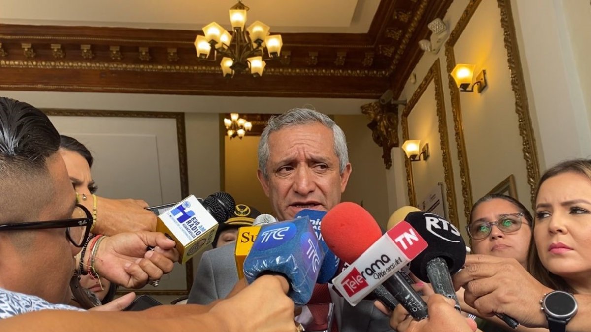 Patricio Carrillo en rueda de prensa desde Guayaquil.