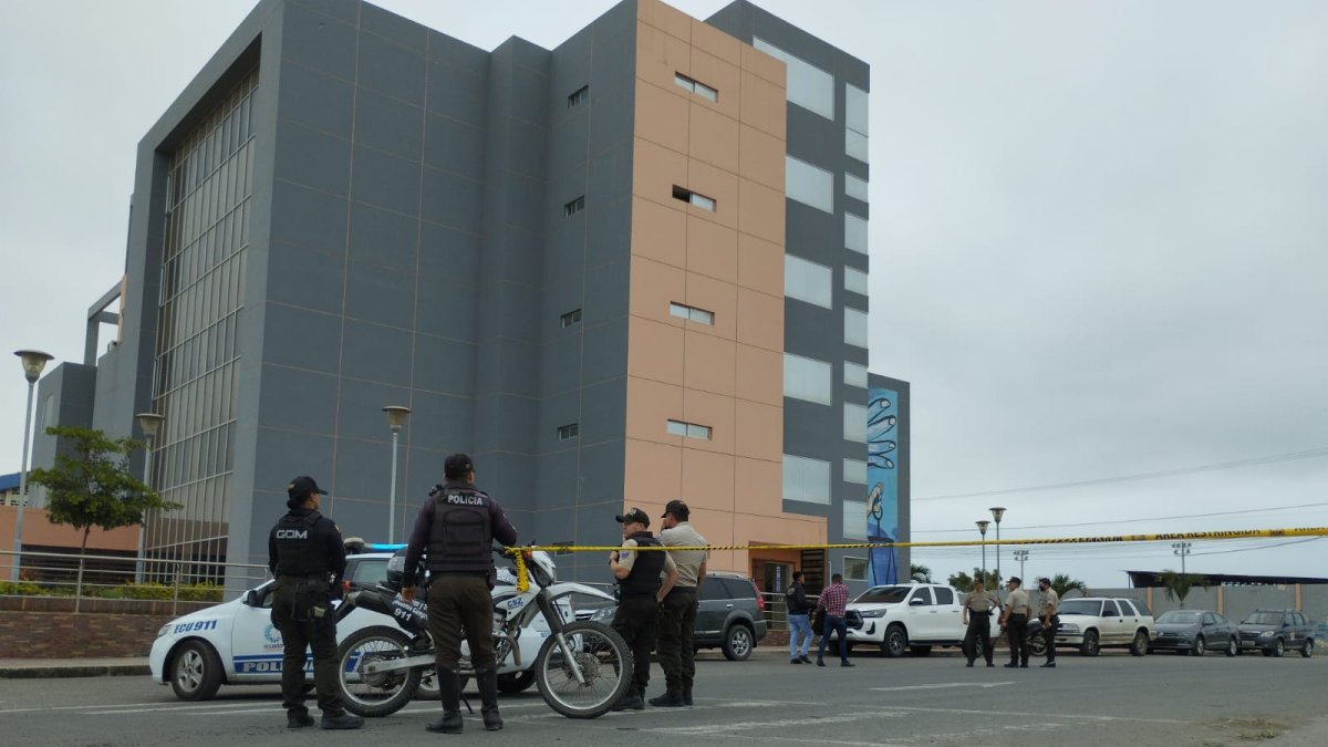 Al momento, personal policial analiza la amenaza de bomba en el Consejo de la Judicatura de Santa Elena
