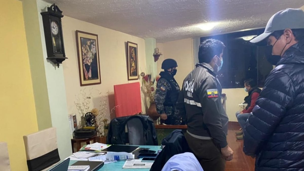 Criminalística recogió varias evidencias de la casa de los padre de Germán Cáceres este miércoles 21 de septiembre de 2022.