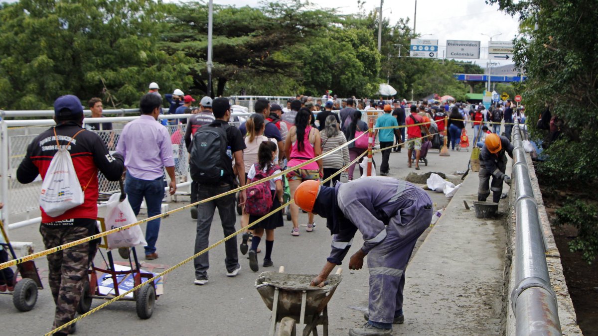CÚCUTA. Los trabajos de reparación del Puente Internacional Simón Bolívar, en Cúcuta, Norte de Santander (Colombia). . EFE/ 