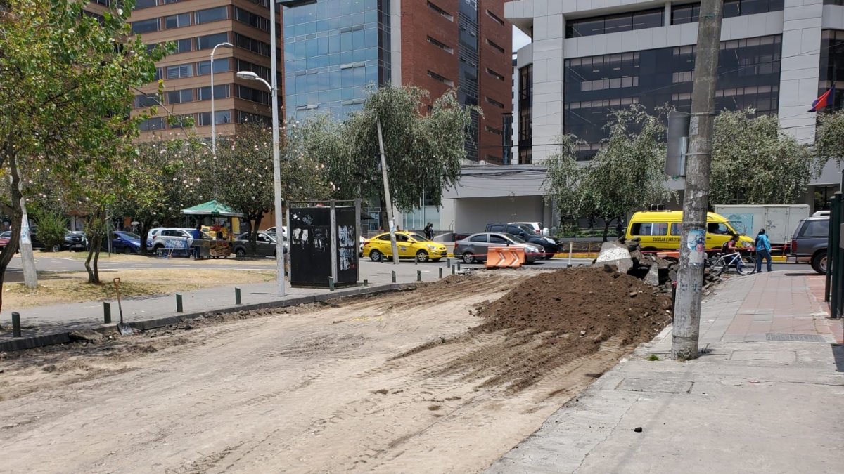 Parqueo. Los estacionamientos de Zona Azul estarán inhabilitados.