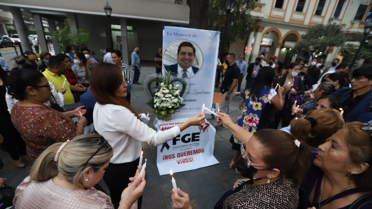 Acto. Muestras de respaldo se presenciaron al día siguiente del fallecimiento del fiscal Édgar Escobar.