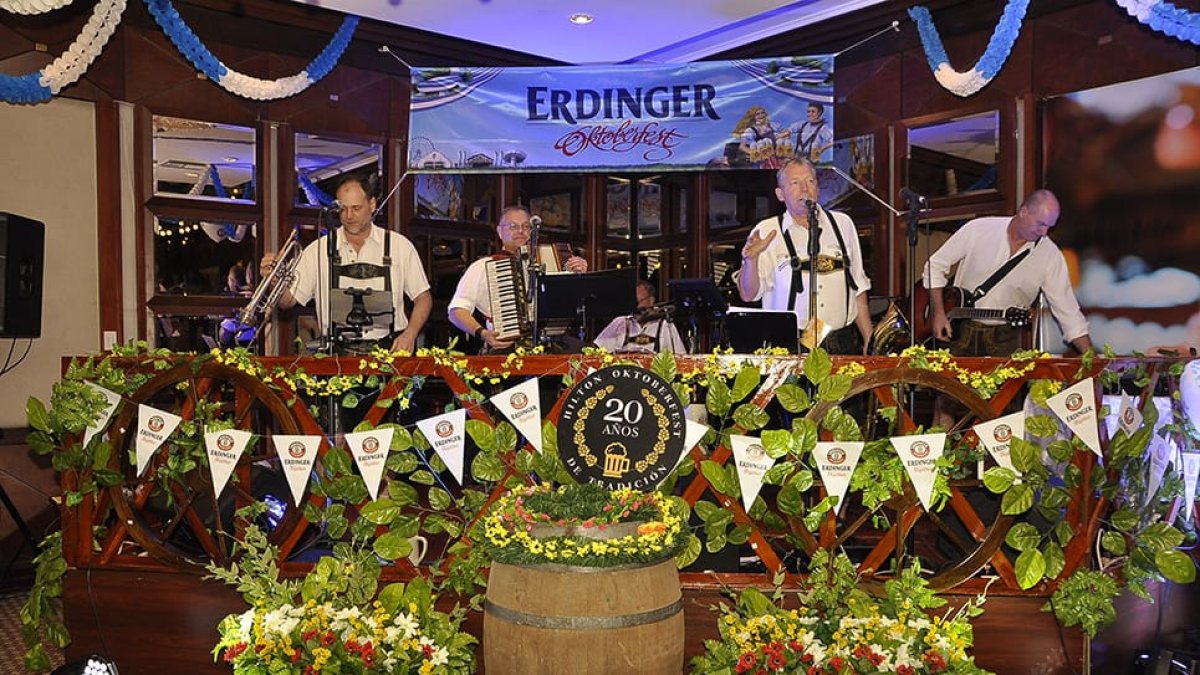 El grupo Deluxe se ha presentado por más de dos décadas en el hotel Hilton Colón.