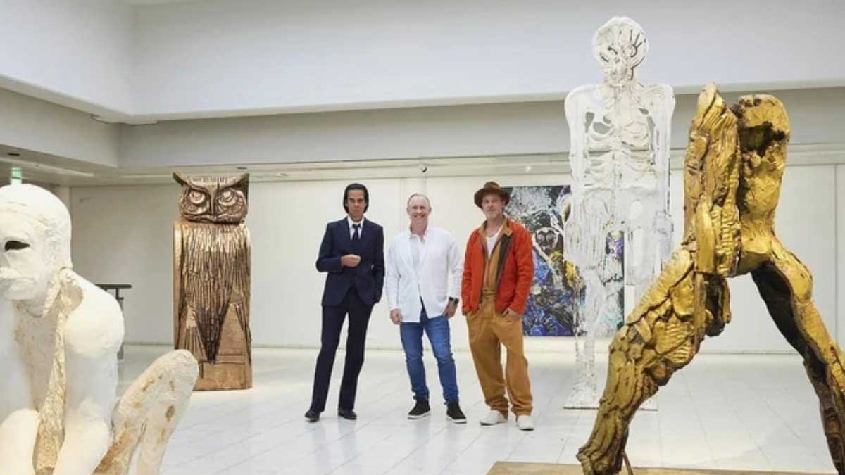 Brad Pitt (derecha) sorprende al público europeo con una faceta poco conocida.