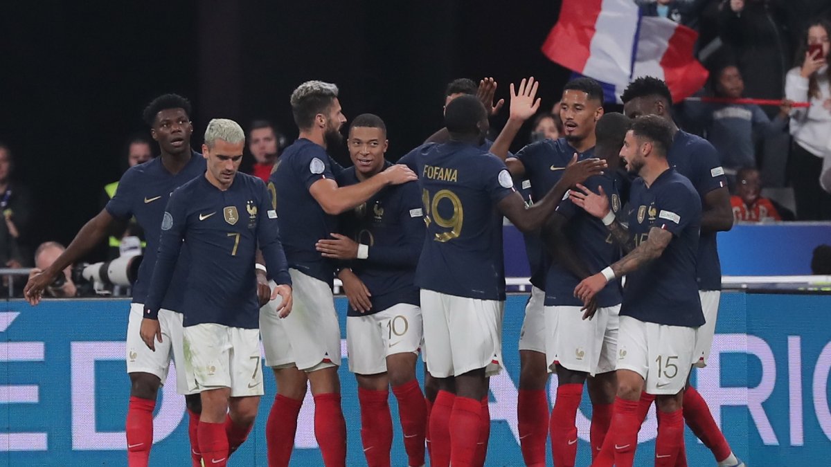 Los futbolistas de Francia celebraron los goles del triunfo contra Austria.