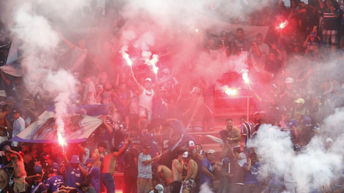 Los azules deben pagar una multa de 12 mil dólares por encender bengalas.