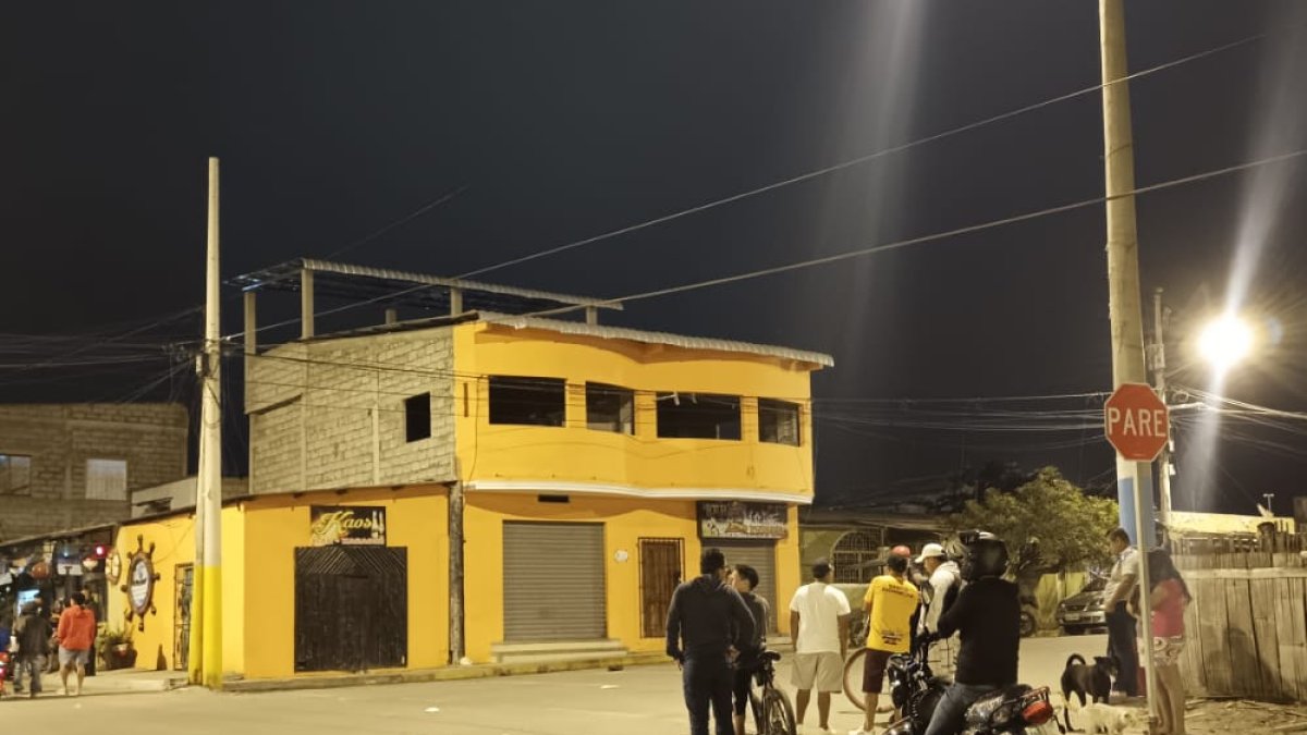 Santa Elena. Una joven que trabajaba como mesera fue atacada por otra, posiblemente colombiana.