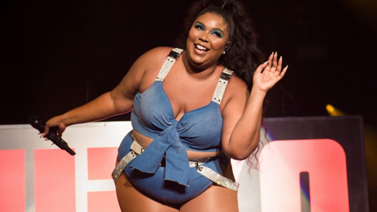 La rapera Lizzo habla y canta seguido acerca de la confianza que hay que tener en el cuerpo de cada uno.